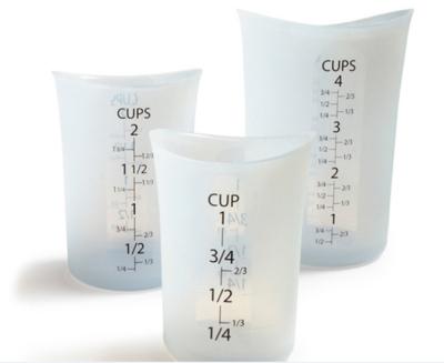China Food Grade Sustainable Drop Resistant Silicone Measuring Cup For Liquid Measuring for sale