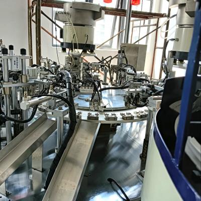 China Máquina de montagem de agulhas de coleta de sangue não padrão com bom processo de montagem e alta tecnologia à venda