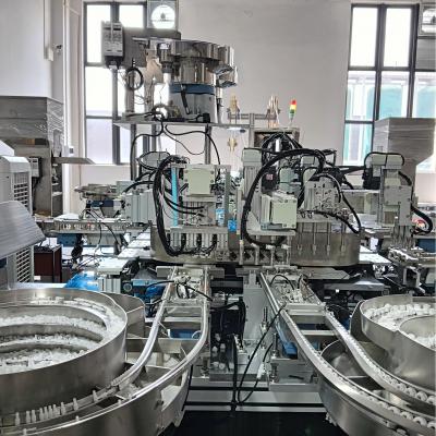 China Niet-standaard automatische pompkop assemblage machine, lustype, PLC-besturing, touchscreen werking Te koop