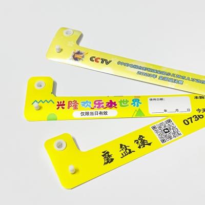 China Customized Vinyl PVC L-Shaped Wristbands for Conference Attendee Identification for sale