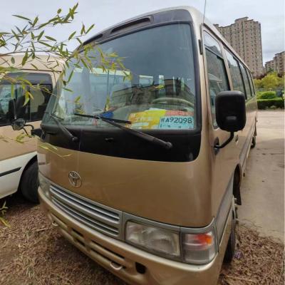 China Compacto Minibus usado de gasolina Toyota Coaster City Shuttle 20 personas en venta