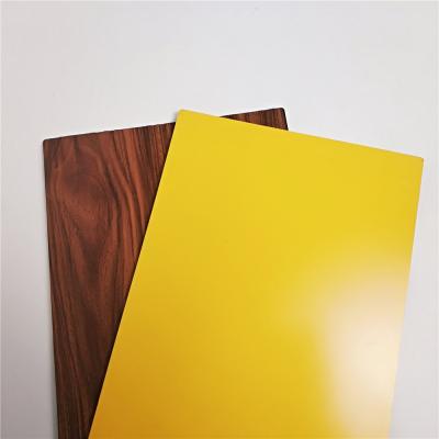 China El panel compuesto de aluminio presionado de la luz de Coulor del grueso de 7m m 8m m en venta
