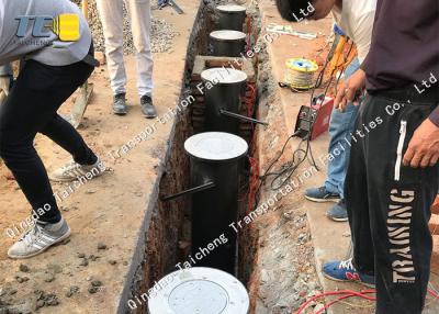 China Os postes de amarração pneumáticos exteriores lustraram o equipamento de segurança rodoviária de aço inoxidável à venda