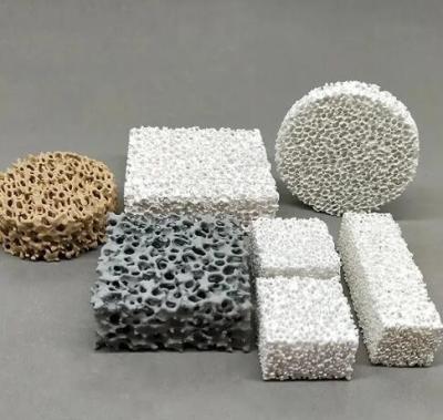 China Filtro de espuma cerámica de alumina refractaria de alto porosidad Filtros cerámicos de circonio para fundición en venta