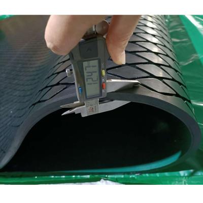 Chine Type et Diamond Grooved Rubber Lagging Sheet simples pour le rouleau de convoyeur à vendre