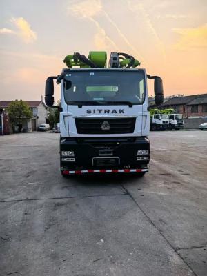 China Tweede hand beton pomp truck 2023 jaar Zoomlion 49M Sitrak chassis voor uw bouwbehoeften Te koop