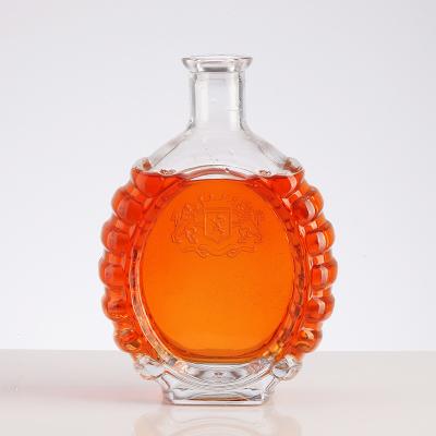 Κίνα Καυτό Στάμπλινγκ 500ml Υπερδιαφανές μπουκάλι γυαλιού μπράντι με ανάγλυφο λογότυπο προς πώληση