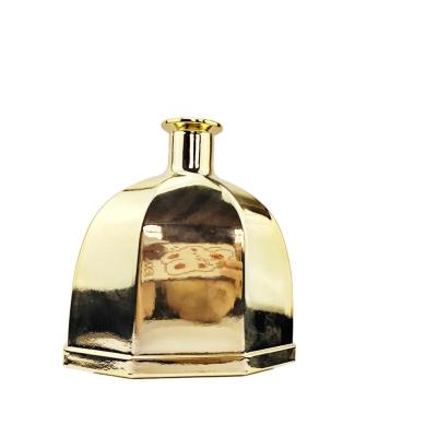 Chine Matériau de base en verre Bouteille d'aromathérapie 300 ml Bouteille d'huile parfumée électroplatée en or à vendre