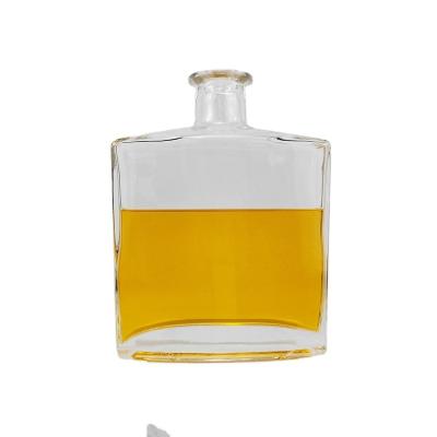 Cina Flat Square Whiskey Vodka Rum Tequila Gin Spirits Bottiglia di vetro con sigillo a sughero in vendita