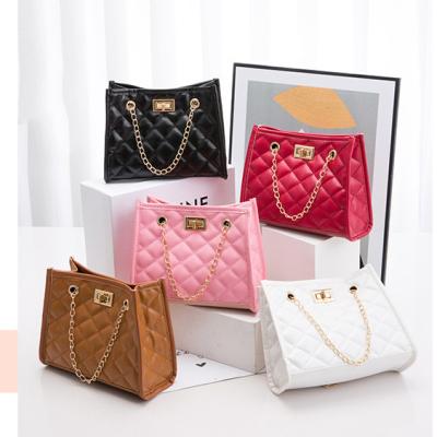 China Fashionable PU Rhomboid Chain Bag With Solid Color One-Shoulder Cross-Body Bag for sale