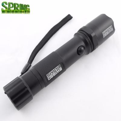 China Rechargeable Aluminum In-Service Long Range Flashlights Torch Flashlight Torch LED Window Broken Flashlights for sale