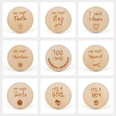 China Europe 2021 Monthly Double Sided Gift Newborn Bee Baby Cry Wooden Disc Shell Wooden Milestone Card Pregnancy Disc Block for sale