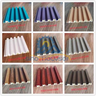 Cina 160*24mm WPC Louvers Mural Panel Making Machine 200-300kg/ora in vendita