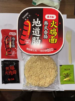 Chine 12 mois Durée de conservation Sausage coréen Noodles au poulet chaud Authentique saveur coréenne Noodles instantanées à vendre