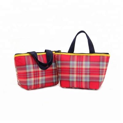 China Fashion Manufacturer Custom Logo Printing Polyester Insulated Cooler Handled Bag For Beach for sale