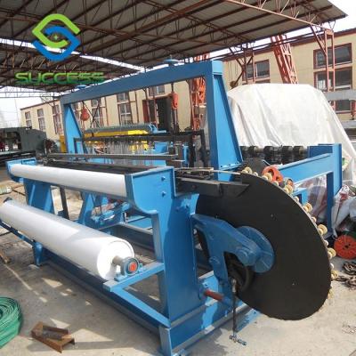 Chine Largeur du filet 2300-4300 mm Machine de tissage de treillis métalliques en treillis 7.5kw Puissance à vendre