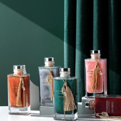 China Rectangular 150ml Square Reed Diffuser Bottle With High Polymer Silver Stopper for sale