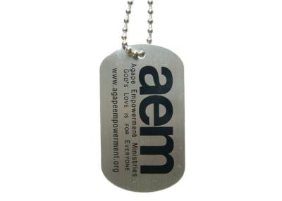 Chine Étiquettes de chien militaires personnalisées par AEM adaptées aux besoins du client, étiquette de chien des hommes personnalisés avec le nombre gravé par laser à vendre