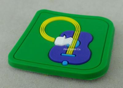 Cina Il PVC molle assegna il 2D magnete del frigorifero del sottobicchiere del PVC, la plastica verde 3D Keychain in vendita
