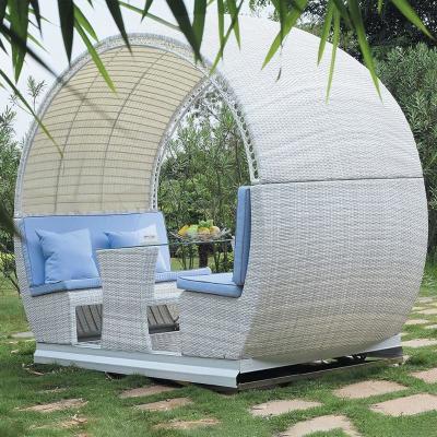 China Cama de sol plegable de ratan de PE Muebles de día Cama de sol para relajación en la playa en venta