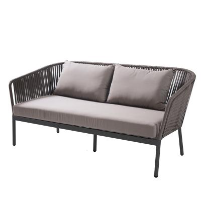 China Muebles de exterior de lujo de estilo contemporáneo Gran sofá de 3 asientos con cuerda para espacios al aire libre en venta