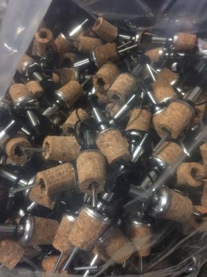China 2017 Wholesale Stainless Steel Liquid Pourer for Olive Oil Wine with Plastic Cap, Good Quality and Competitive Price for sale