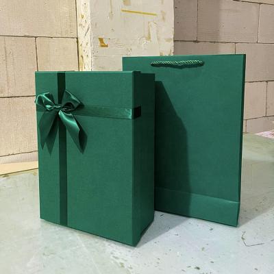 China Recycled materials sell luxury custom gift box book packaging box introduction custom wholesale gift bag and gift box for sale