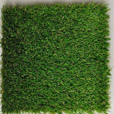 China Tres tipos de formas de césped mezclado 38 mm de césped artificial verde exterior con bajo mantenimiento y excelente textura en venta