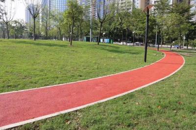 China Piso de caucho para trampolín, acera, pista de trekking anti-UV para parque/centro deportivo en venta