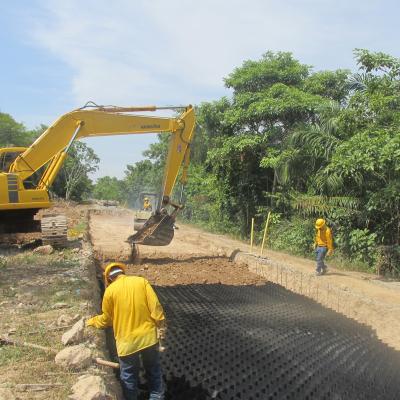 China Vlot Plastic HDPE van de het Grintweg van Geocell de Stabilisatornet voor Wegenbouw Te koop