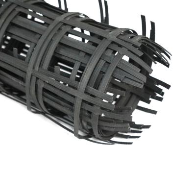 Chine Résistance à la tension élevée soudage biaxial acier plastique composite terrassement géogrille pour la stabilisation du sol, caractéristique anti-érosion à vendre