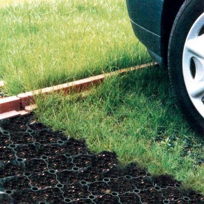 Chine Pavées en PEHD Grille d'herbe Polyester Géogrid plastique pour stationnement Sortie d'incendie en gros Paysage au sol Géocelle Gravier grille de paddock à vendre