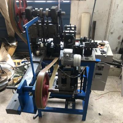 China Tipo de rolo Cartão de fecho Máquina de grapação Cobre revestido de zinco fio revestido à venda