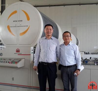China El solvente de la eficacia alta basó al laminador automático de la flauta del pegamento en venta