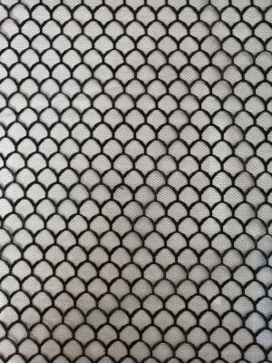 Chine Polyester noir Tulle Mesh Fabric à vendre
