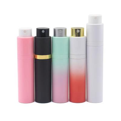 Cina Penna portatile 10ml 15ml e 20ml per profumi a colori personalizzati con gradiente in vendita