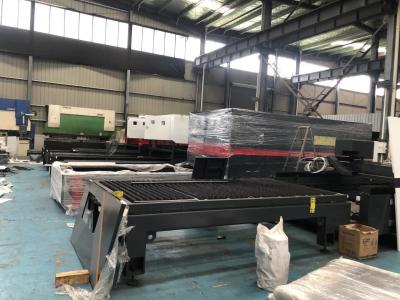 中国 CNCファイバー交換テーブルレーザー切断機 6kw切断60mm全カバー 販売のため