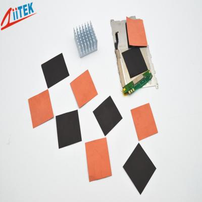 Cina Conducibilità termica 240 di TIR 260CU di -40℃ ~250℃ alta con lo strato sottile termico 85 shore00 2,7 g/cc della grafite del nero di Mk in vendita