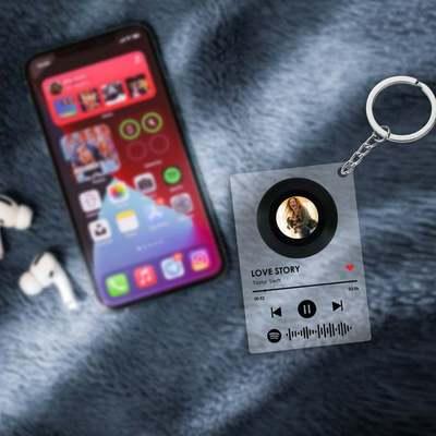 China Cute Custom Printing Acrylic Music Plate Keychain Spotify Album Key Chain for sale