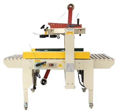 中国 1350*640*1430mmの箱のためのコンベヤーベルト駆動半自動紙箱シール機 販売のため