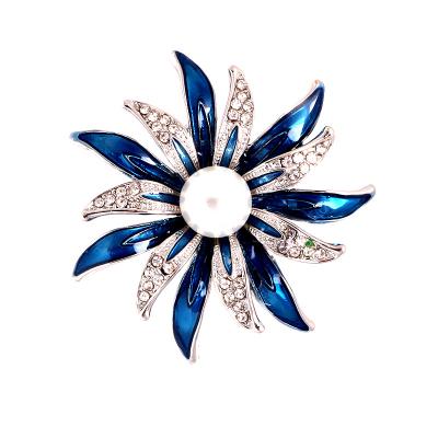 China Korean Han Edition Garland Fashion Jewelry Designer Accessories Pearl Corsage Suit Accessories Bee Sunflower Rhinestone Pins Brooch for sale