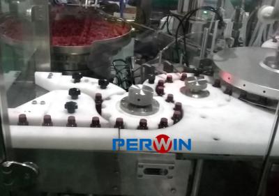 China Hoge snelheid Klein Vial Filling Line/de Stoppende en Verzegelende Machine van het Glasflessenvullen Te koop