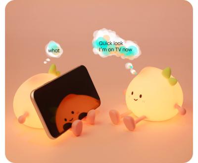 China Latest Cute Peach Silicone Night Light Rechargeable Eye Protection Bedside Lamp For Baby Bedroom Colorful Peach Night Lighting for sale