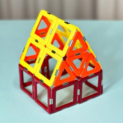Cina Casa piccola Magnetiche per la costruzione, Piastrelle magnetiche Set di costruzione 3 anni + in vendita