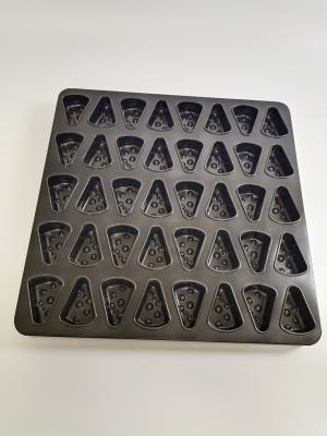China 40 Links Non Stick Silicone Triangle Shaped Cake Baking Trays Mold for sale