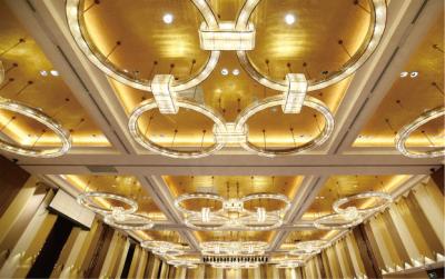 Chine Hôtel personnalisé Grands chandeliers modernes de luxe Pendants Lampes lumineuses Grands éclairages Chandelier cristallin Chandelier non standard personnalisé pour le hall de l'hôtel à vendre