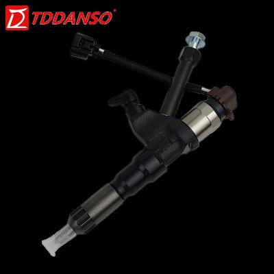 China diesel engine parts diesel system OEM fuel injection common rail injector 23670-E0590 295050-1590 for HINO P11C for sale