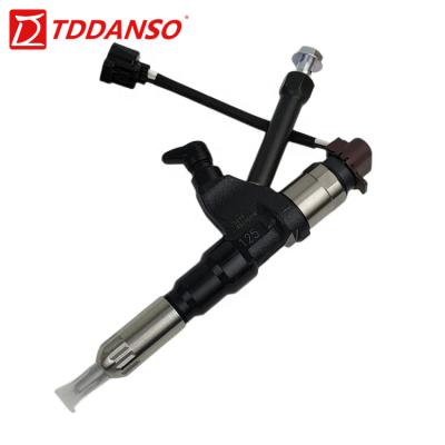 China diesel engine parts diesel hot sale system fuel injection common rail injector 095000-5215 23670-E0351 for HINO P11C for sale