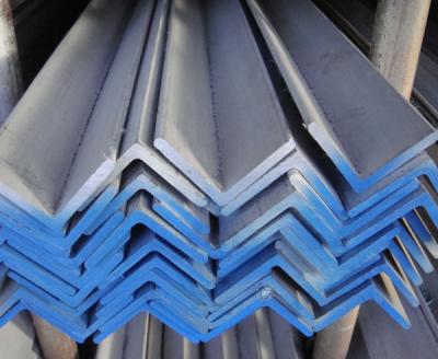 Chine Ss400 plongé laminé à chaud et chaud Q235 a galvanisé l'angle en acier à vendre