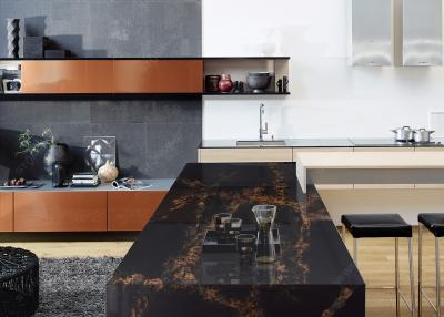 Chine Partie supérieure du comptoir de cuisine de quartz d'intense luminosité, plans de travail machinés de cuisine de quartz à vendre